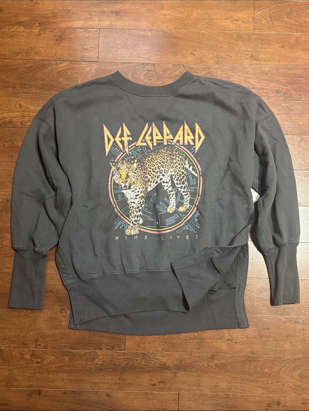 Abercrombie & Fitch Def Leppard Graphic Sweater